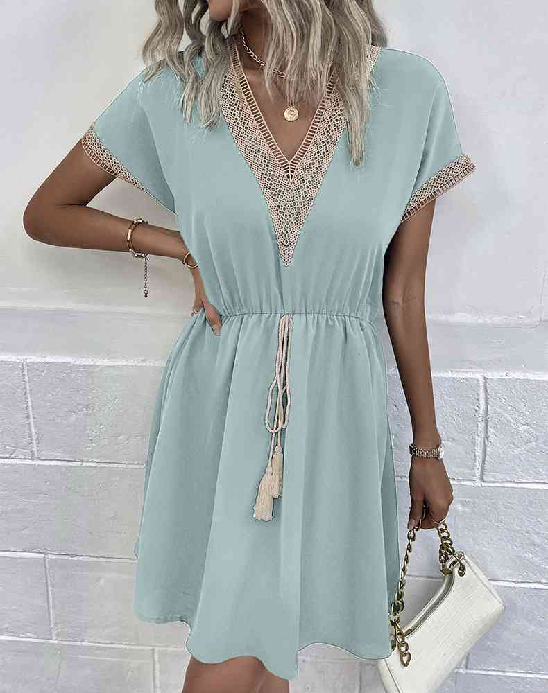 Contrast V-Neck Tassel Tie Dress